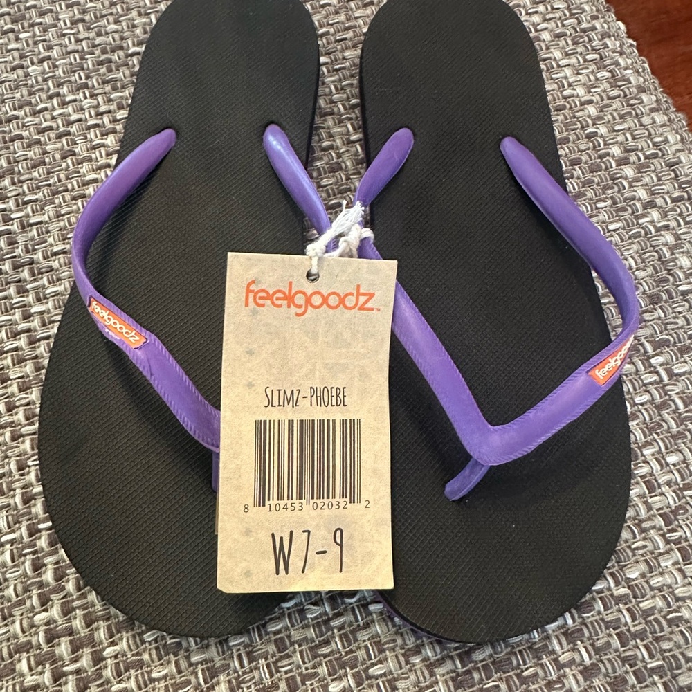 Feelgoodz Black and Purple Flip Flops Women’s 7-9